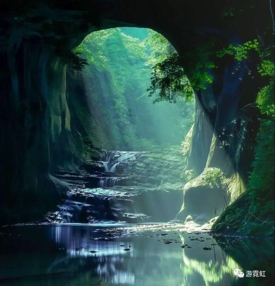 佟丽娅主持百花奖太贵气,手上一个镯子超56万,是不是太抢风头?-知识星球平台,了解更多内容
